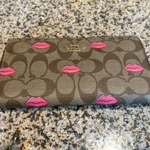 Brand new genuine coach wallet New!